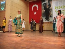 Cumhuriyet Öncesi Ve Sonrası Safranbolu'da Kadın Defilesi